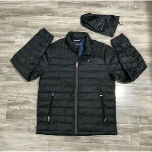 ! NEW VINTAGE ! Tommy Hilfiger Mens Medium Puffer Jacket With Matching Bag